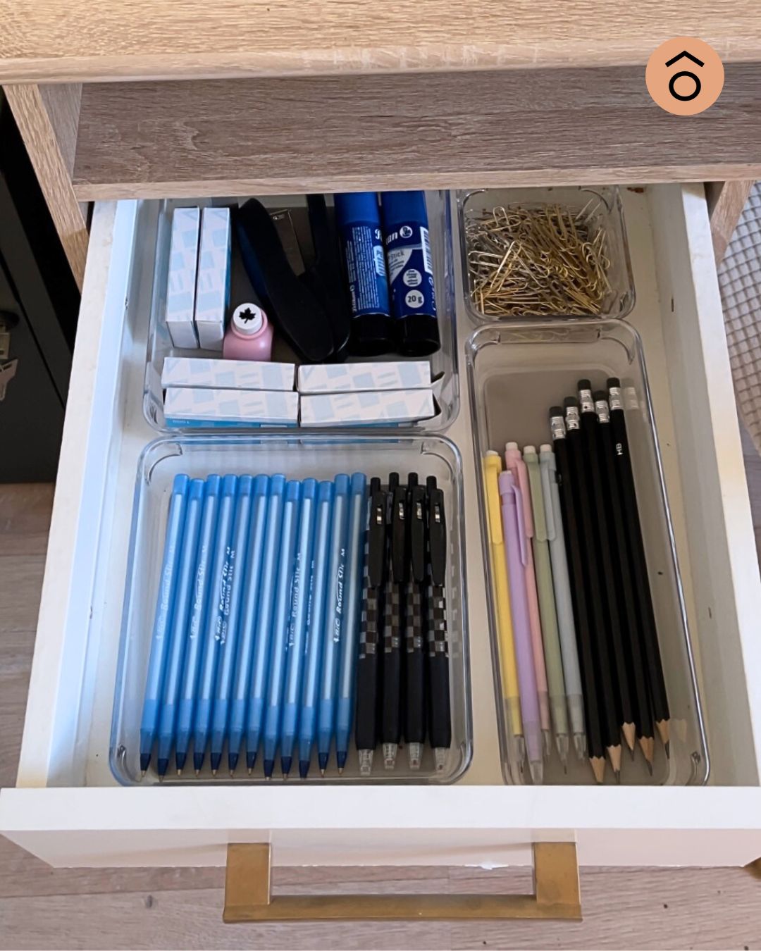 rangement tiroir de bureau organisé